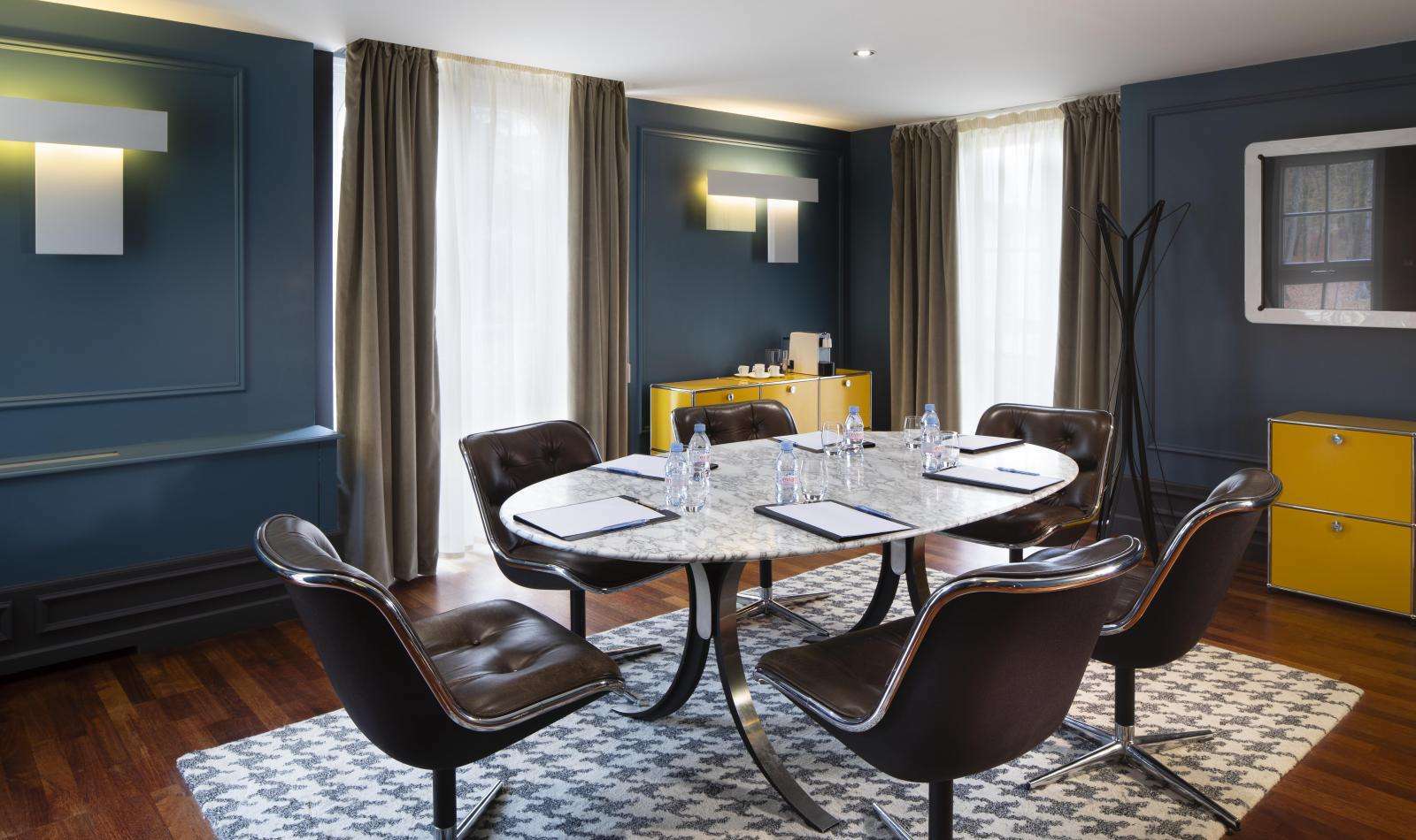 Country Club Hotel Yvre-l'Eveque Business photo