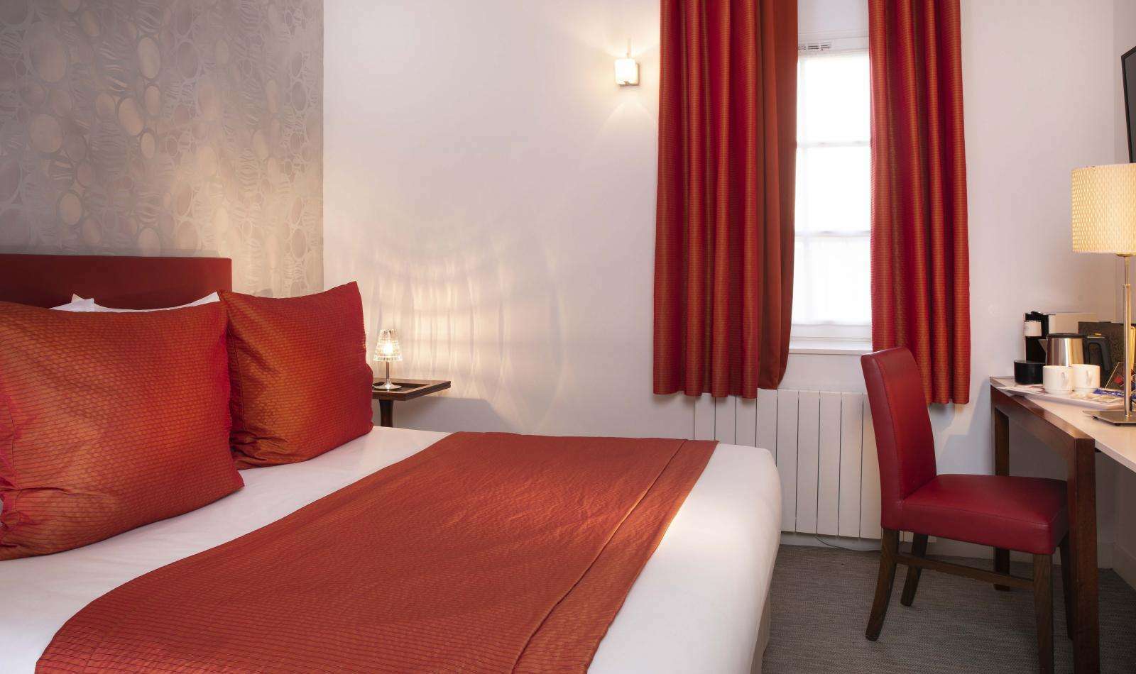Country Club Hotel Yvre-l'Eveque Room photo