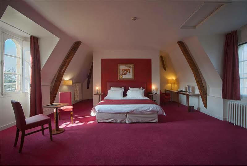Country Club Hotel Yvre-l'Eveque Exterior photo